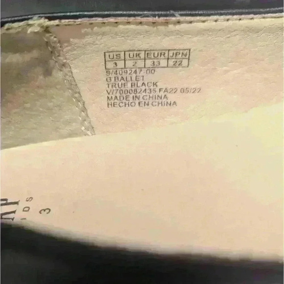 GAP Kids Faux Leather Ballet Flats | size 3 like new - Picture 4 of 4